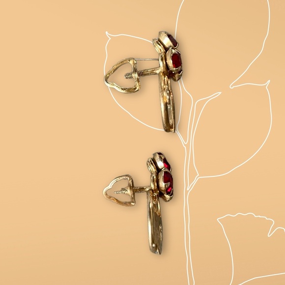 Vintage Screw Back Lock and Key designed Red Rhinestone Earrings - Picture 2 of 6